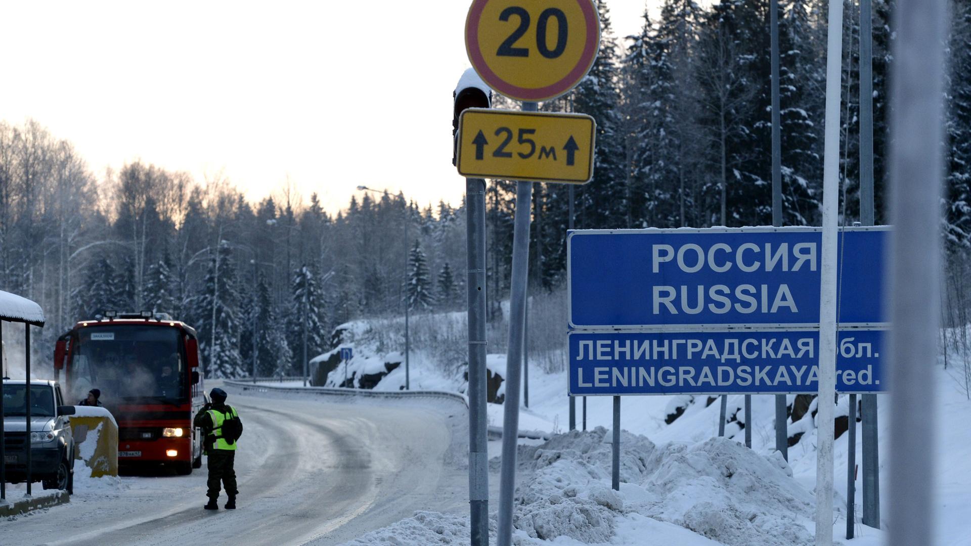 Finnisch-russischer Grenzübergang Nuijamaa aus Sicht der finnischen Seite von Lappeenranta Finnisch-russischer Grenzübergang Nuijamaa aus Sicht der finnischen Seite von Lappeenranta
