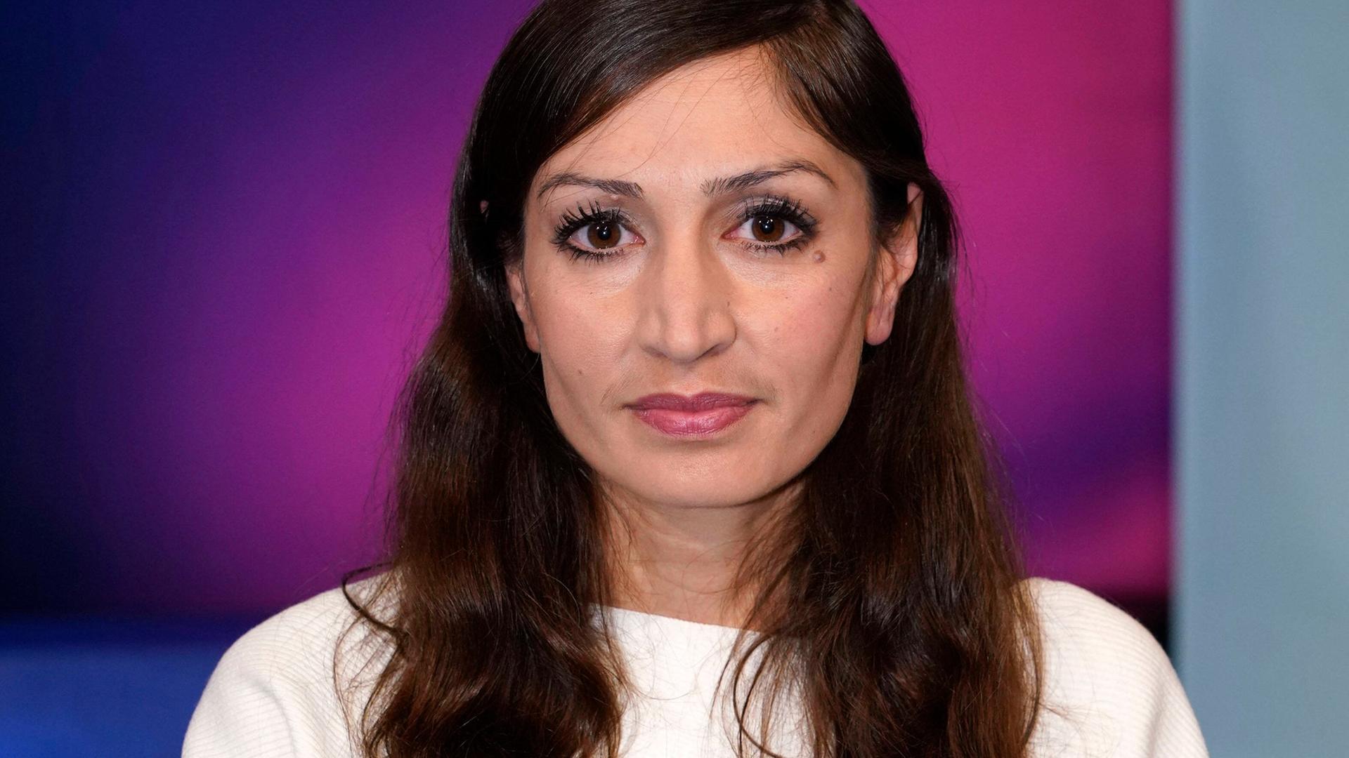 Gilda Sahebi ist am 23.11.2022 zu Gast in der ARD-Talkshow "Maischberger" im Studio Berlin-Adlershof. Gilda Sahebi ist am 23.11.2022 zu Gast in der ARD-Talkshow "Maischberger" im Studio Berlin-Adlershof.