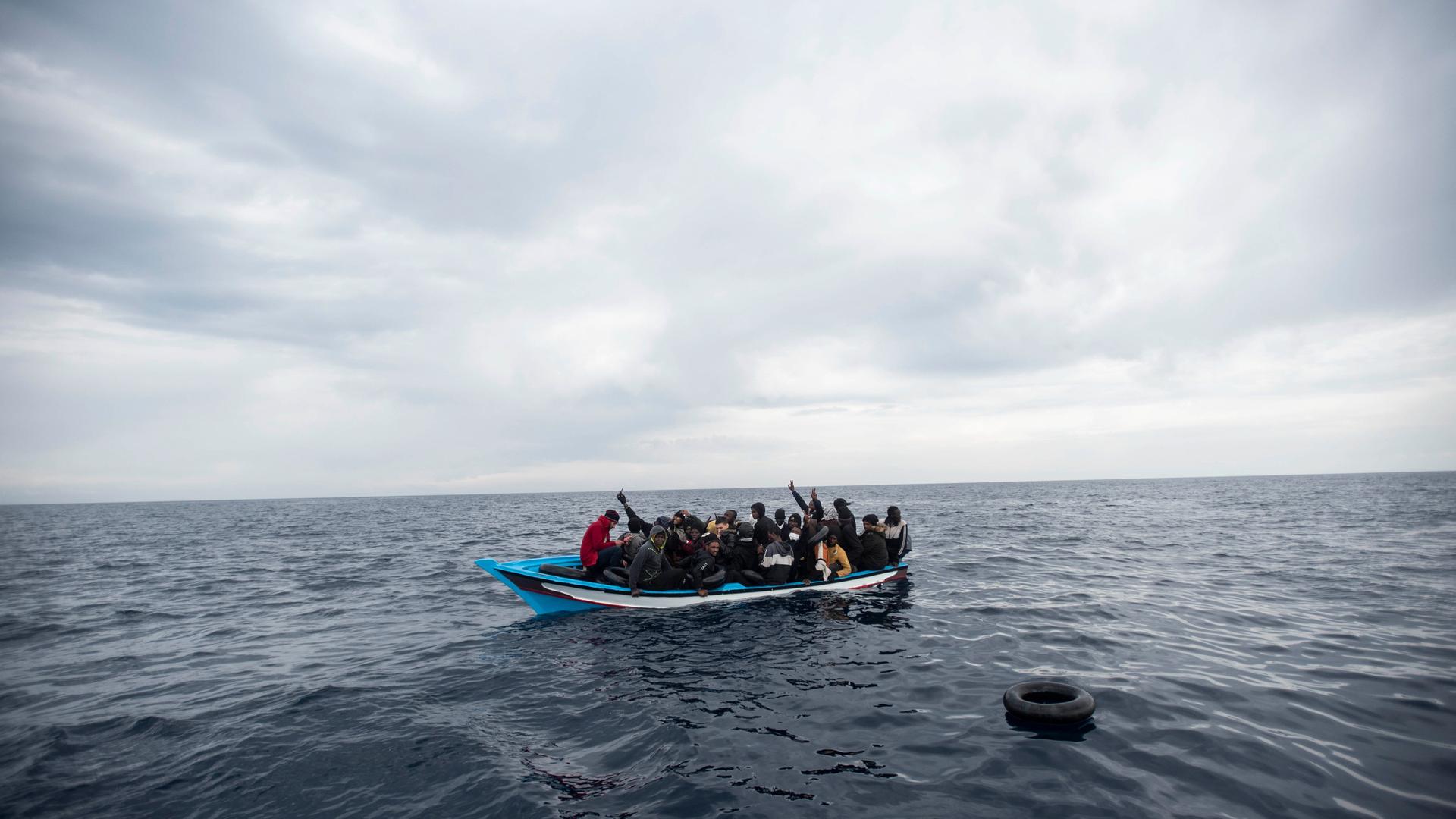 Rifugiati in barca nel Mediterraneo