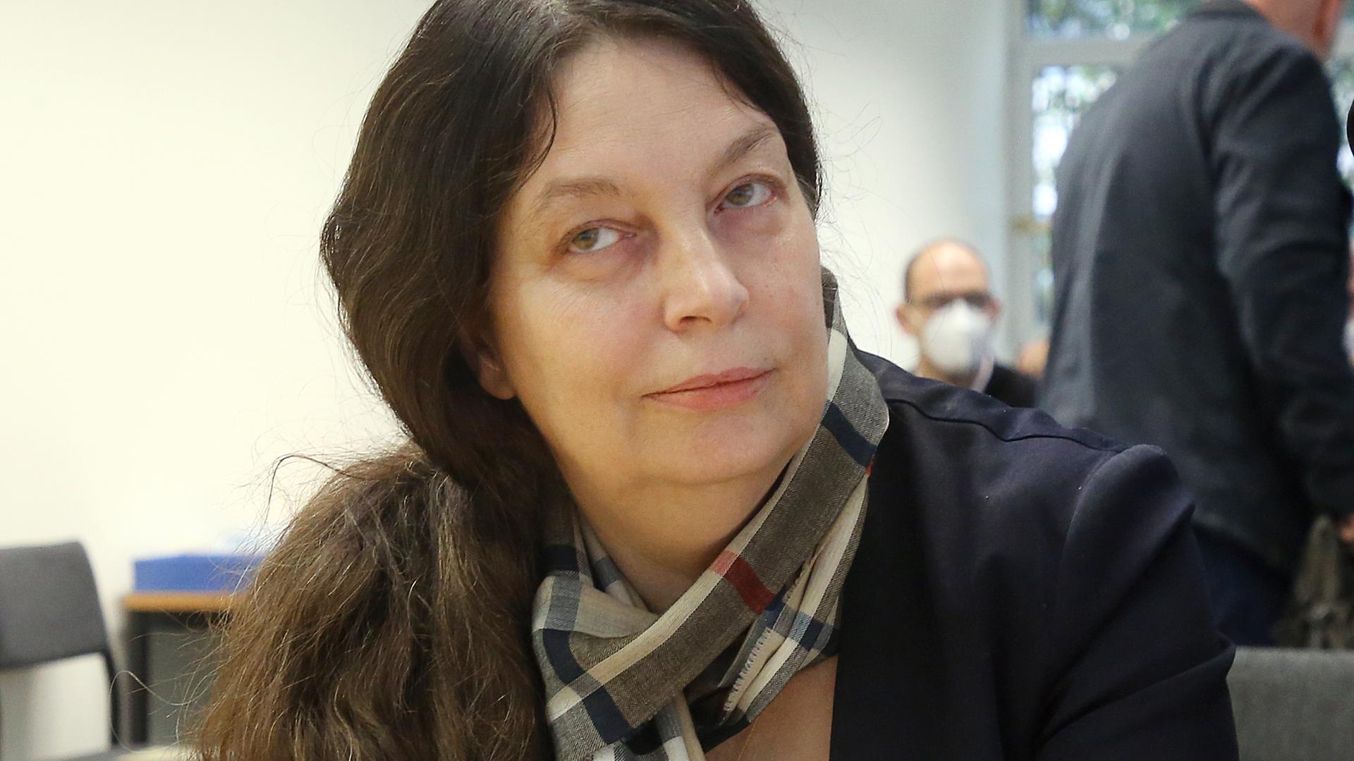 Porträt von Birgit Malsack-Winkemann im Gericht vor Beginn der Sitzung.