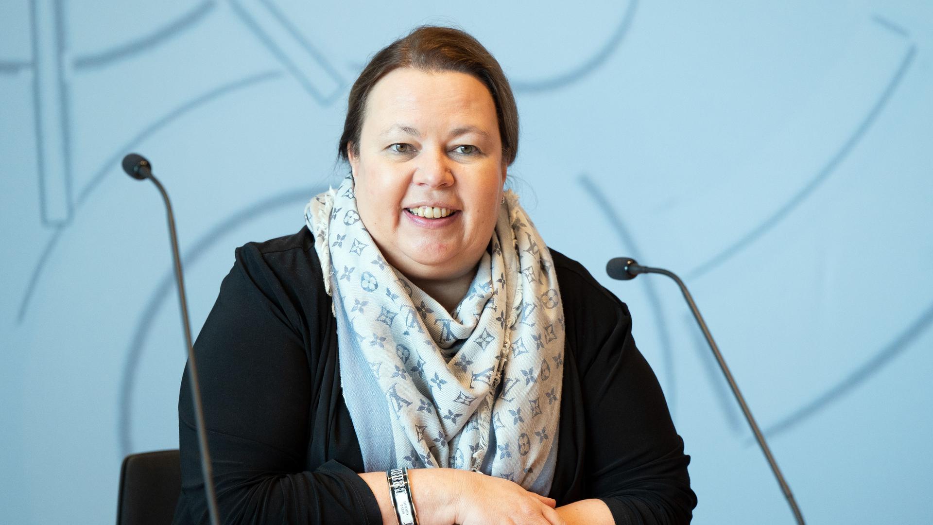 Nordrhein-Westfalen, Düsseldorf: Ursula Heinen-Esser (CDU), Umweltministerin von Nordrhein-Westfalen, spricht während einer Pressekonferenz. Nordrhein-Westfalen, Düsseldorf: Ursula Heinen-Esser (CDU), Umweltministerin von Nordrhein-Westfalen, spricht während einer Pressekonferenz.
