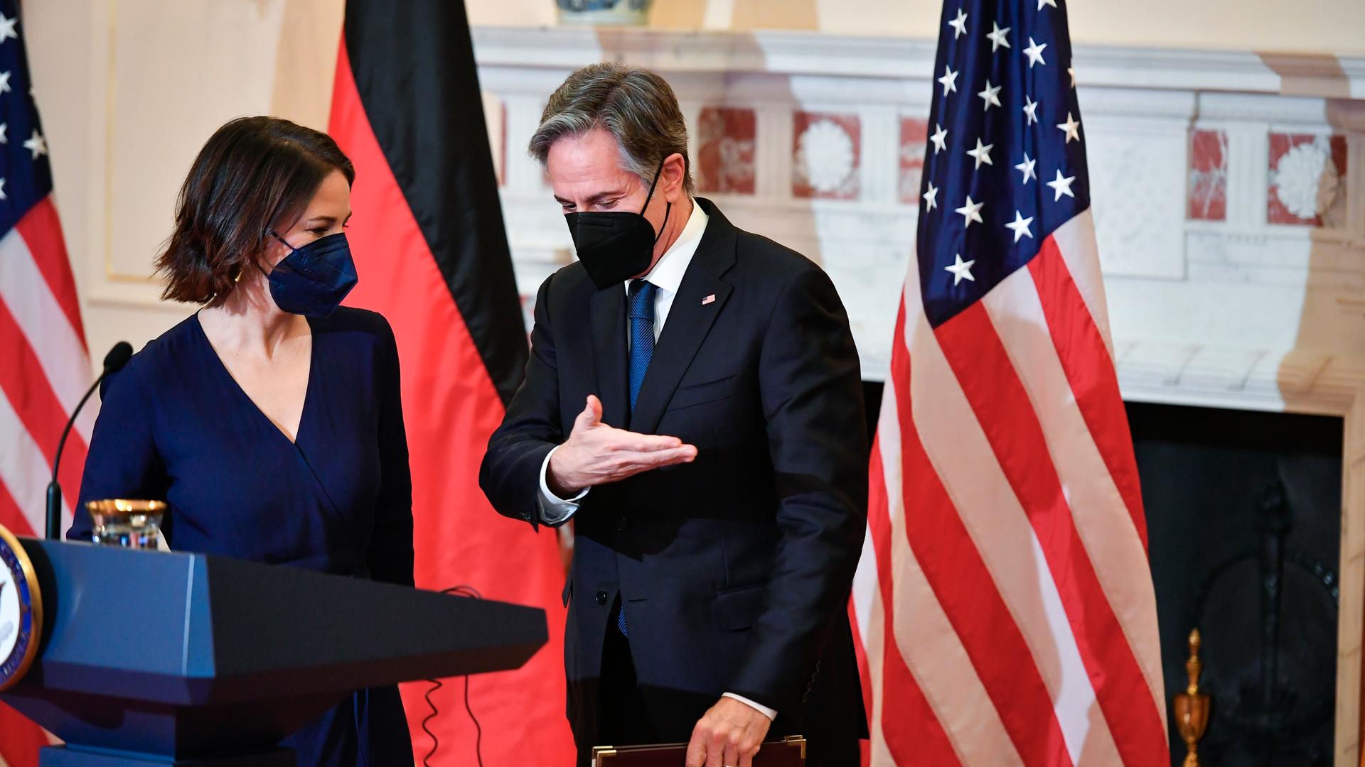 Die deutsche Außenministerin Annalena Baerbock (l.) und der US-Außenminister Antony Blinken in Washington. Die deutsche Außenministerin Annalena Baerbock (l.) und der US-Außenminister Antony Blinken in Washington.
