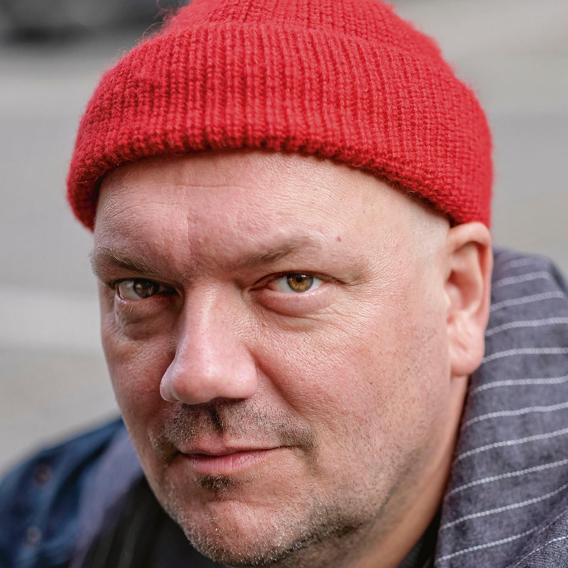 Porträtbuch über Schauspieler Charly Hübner – Im Spiegelkabinett mit sich selbst Porträtbuch über Schauspieler Charly Hübner – Im Spiegelkabinett mit sich selbst
