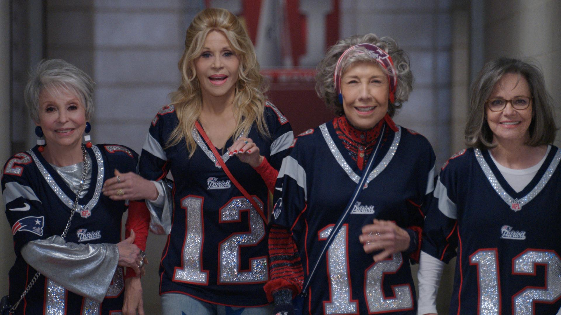 Rita Moreno als Maura, Jane Fonda als Trish, Lily Tomlin als Lou and Sally Field als Betty im Film "80 for Brady" (von links) Rita Moreno als Maura, Jane Fonda als Trish, Lily Tomlin als Lou and Sally Field als Betty im Film "80 for Brady" (von links)