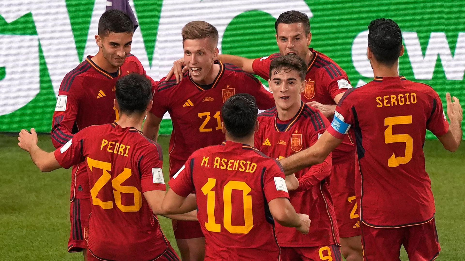 Spieler der spanischen Fußball-Nationalmannschaft jubeln über den Sieg gegen die Mannschaft aus Costa Rica. Spieler der spanischen Fußball-Nationalmannschaft jubeln über den Sieg gegen die Mannschaft aus Costa Rica.