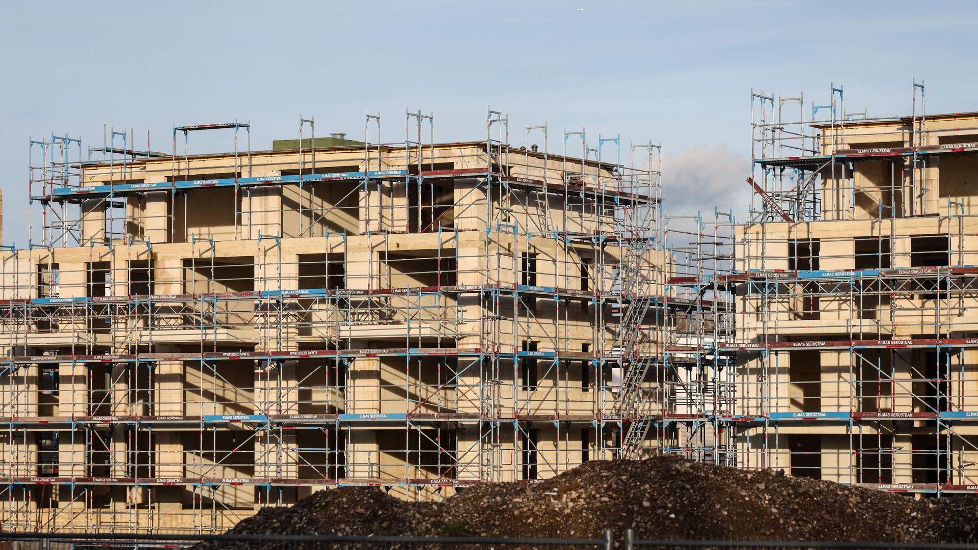 Wohnungsbau, Neubau von viergeschossige Mehrfamilien-Wohnhäusern Wohnungsbau, Neubau von viergeschossige Mehrfamilien-Wohnhäusern