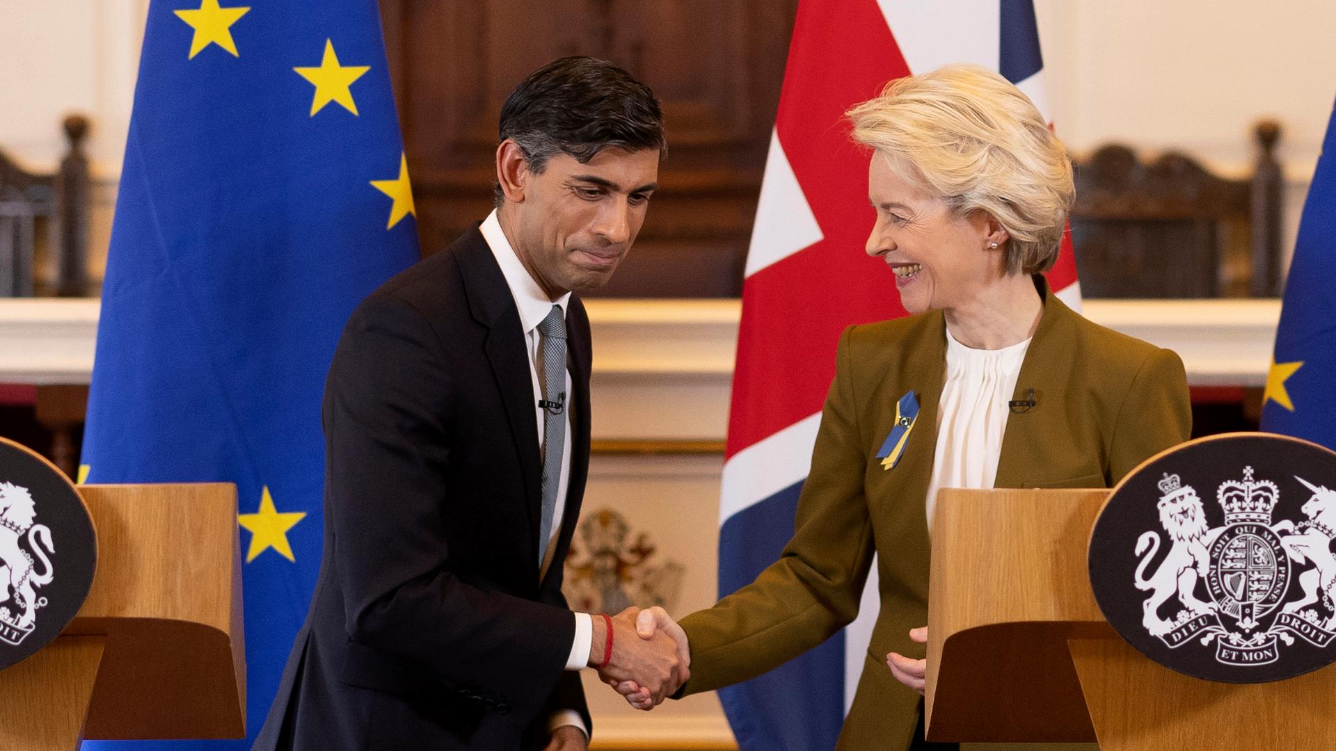 Der britische Premierminister Rishi Sunak und EU-Kommissionspräsidentin Ursula von der Leyen am 27. Februar 2023 in Windsor bei London Der britische Premierminister Rishi Sunak und EU-Kommissionspräsidentin Ursula von der Leyen am 27. Februar 2023 in Windsor bei London