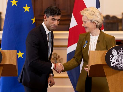 Der britische Premierminister Rishi Sunak und EU-Kommissionspräsidentin Ursula von der Leyen am 27. Februar 2023 in Windsor bei London