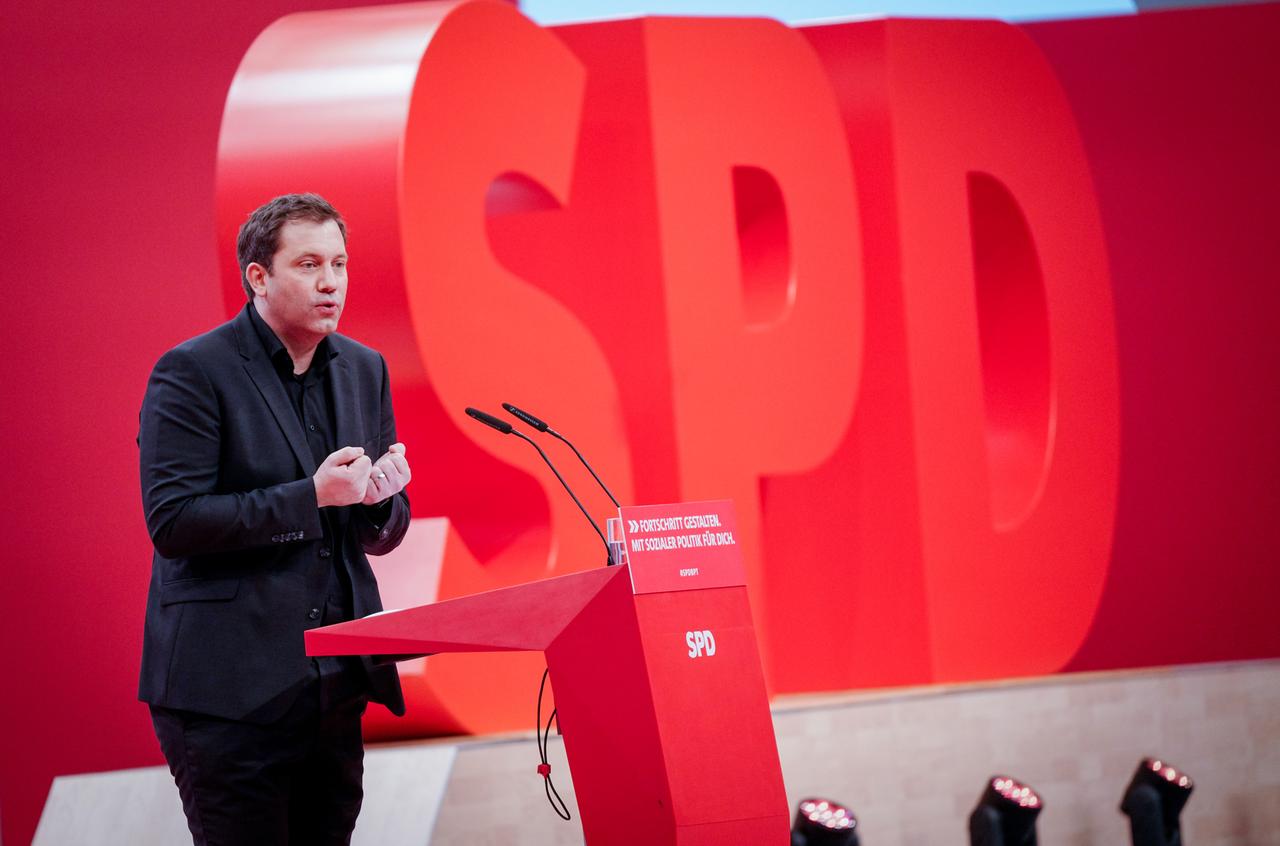Lars Klingbeil spricht beim SPD-Bundesparteitag. Lars Klingbeil spricht beim SPD-Bundesparteitag.