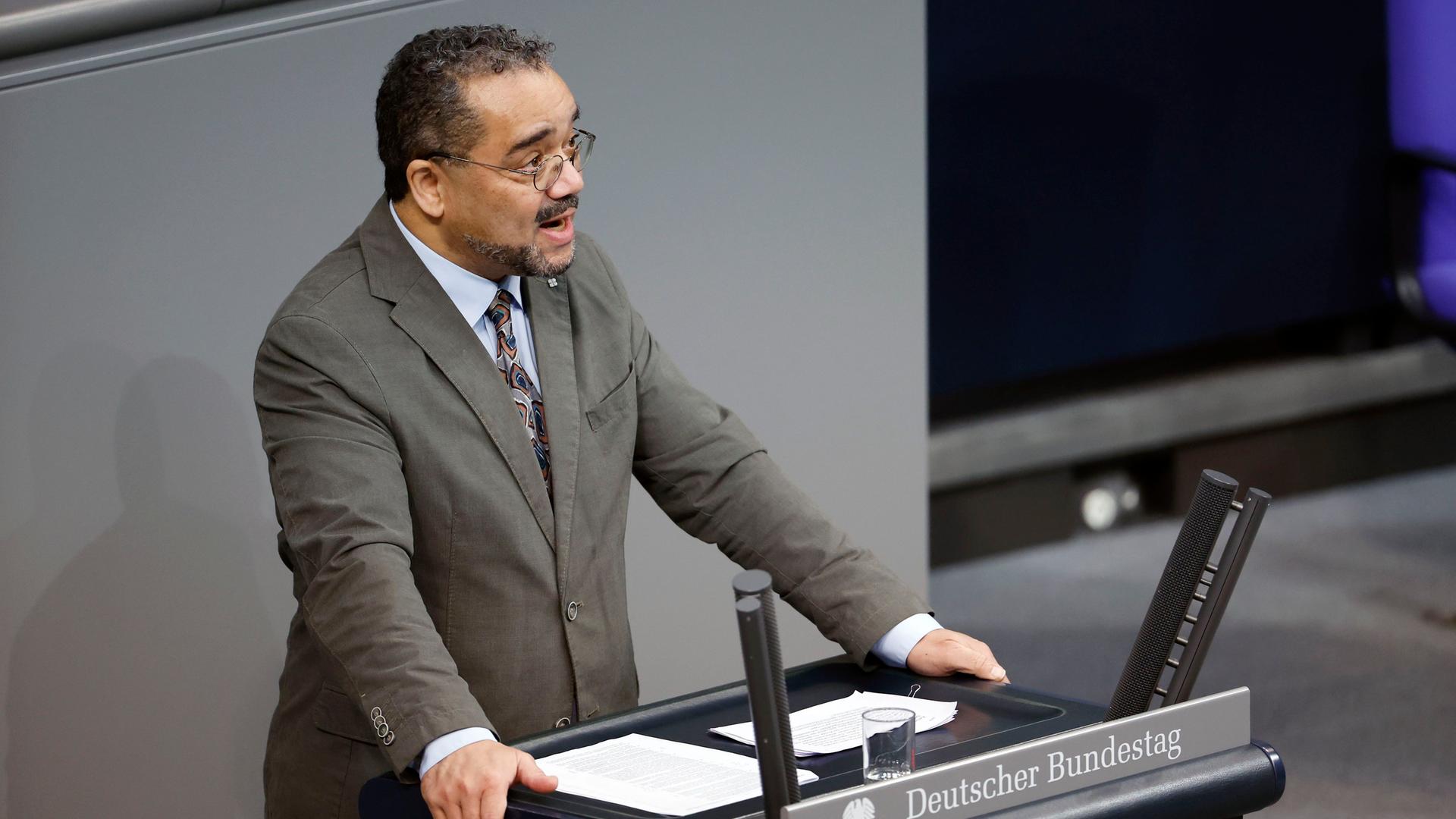 Harald Weyel spricht im Deutschen Bundestag.