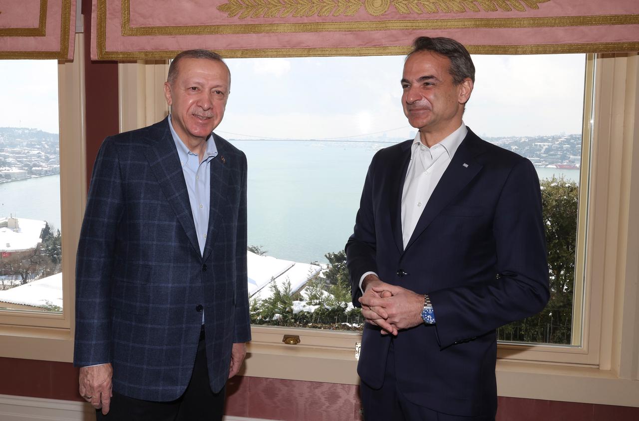 Erdogan und Mitsotakis bei einem Treffen in Istanbul
