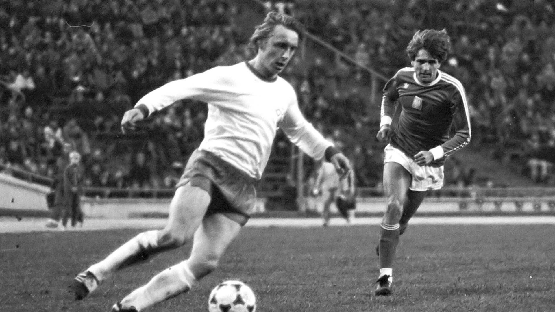 DDR-Auswahlspieler Joachim Streich im EM-Qualifikationsspiel gegen Polen 1979 DDR-Auswahlspieler Joachim Streich im EM-Qualifikationsspiel gegen Polen 1979