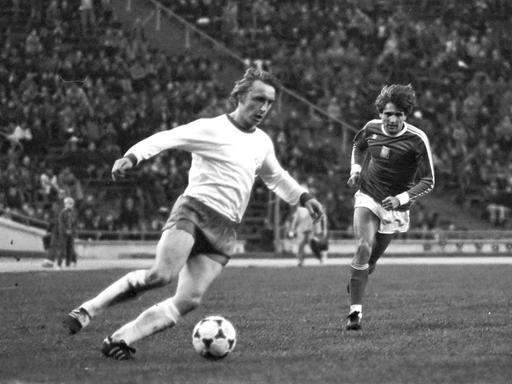 DDR-Auswahlspieler Joachim Streich im EM-Qualifikationsspiel gegen Polen 
