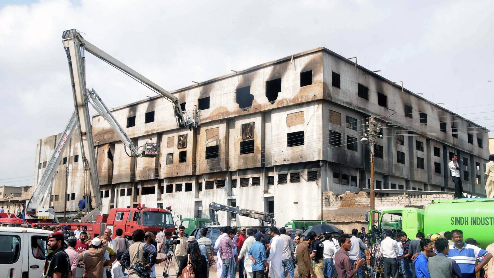 Die Textilfabrik in Karatschi/Pakistan nach dem Großbrand vor zehn Jahren Die Textilfabrik in Karatschi/Pakistan nach dem Großbrand vor zehn Jahren