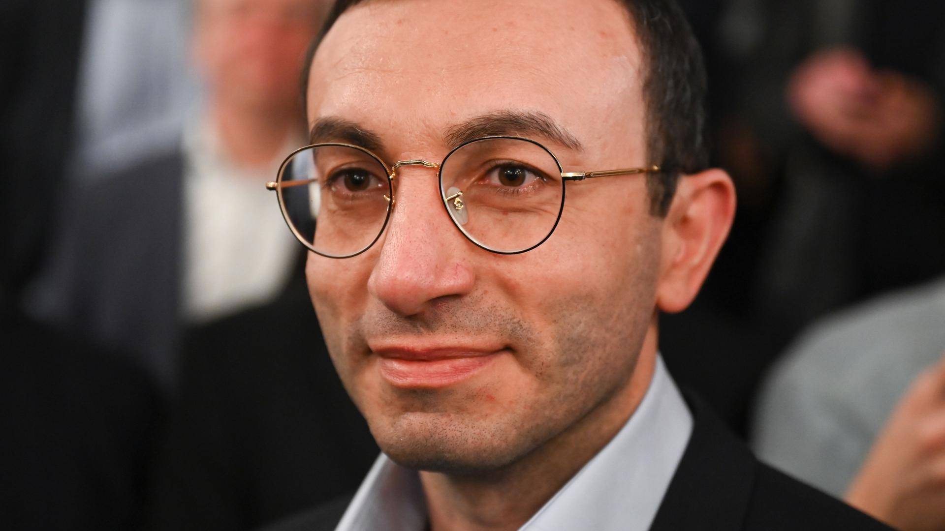 Das Foto zeigt eine Portraitaufnahme des SPD-Politikers Mike Josef. Das Foto zeigt eine Portraitaufnahme des SPD-Politikers Mike Josef.