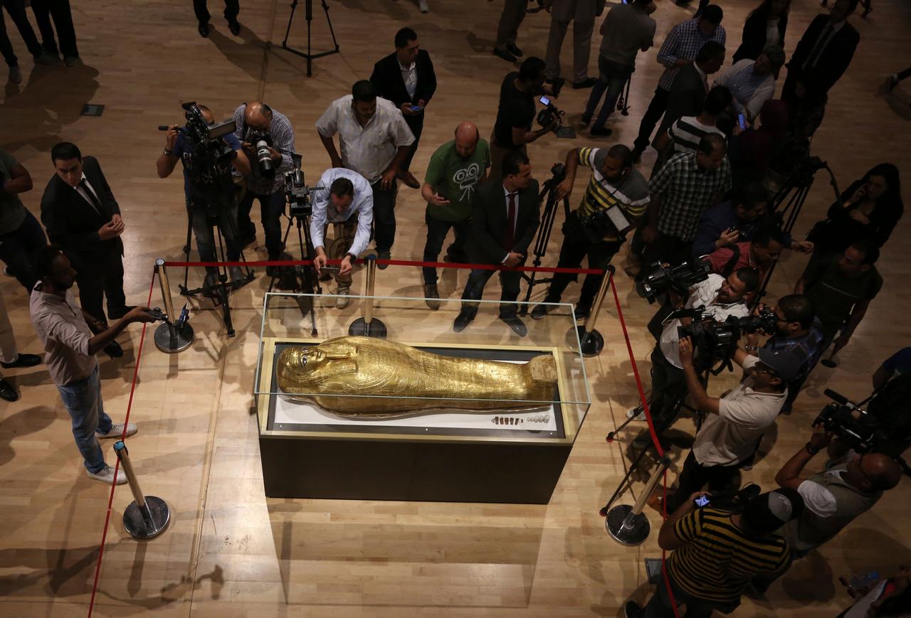 Der Goldsarg des Priesters Nedjemankh nach seiner Rückführung aus den USA nach Ägypten, hier im Ägyptischen Museum in Kairo am 1.10.2019 Der Goldsarg des Priesters Nedjemankh nach seiner Rückführung aus den USA nach Ägypten, hier im Ägyptischen Museum in Kairo am 1.10.2019