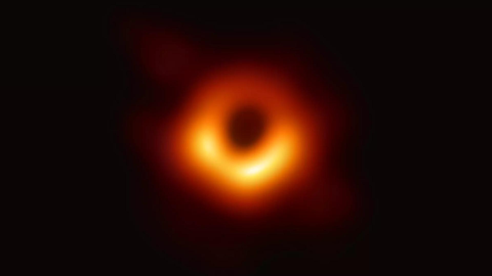 Veröffentlicht 2019: das erste Bild eines Schwarzen Lochs im Zentrum einer großen Galaxie Veröffentlicht 2019: das erste Bild eines Schwarzen Lochs im Zentrum einer großen Galaxie