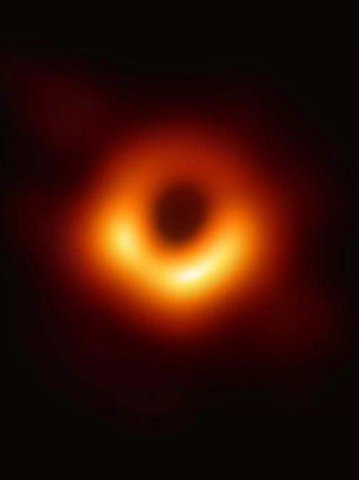 Veröffentlicht 2019: das erste Bild eines Schwarzen Lochs im Zentrum einer großen Galaxie