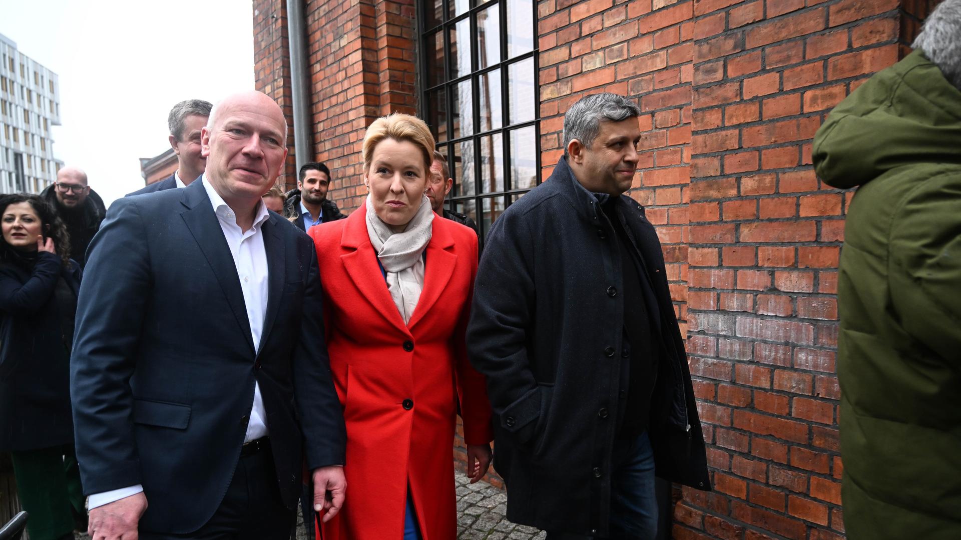 Der Berliner CDU-Chef Kai Wegner und die beiden Berliner SPD-Vorsitzenden Franziska Giffey und Raed Saleh Mitte Februar bei Sondierungsgesprächen zwischen CDU und SPD Der Berliner CDU-Chef Kai Wegner und die beiden Berliner SPD-Vorsitzenden Franziska Giffey und Raed Saleh Mitte Februar bei Sondierungsgesprächen zwischen CDU und SPD