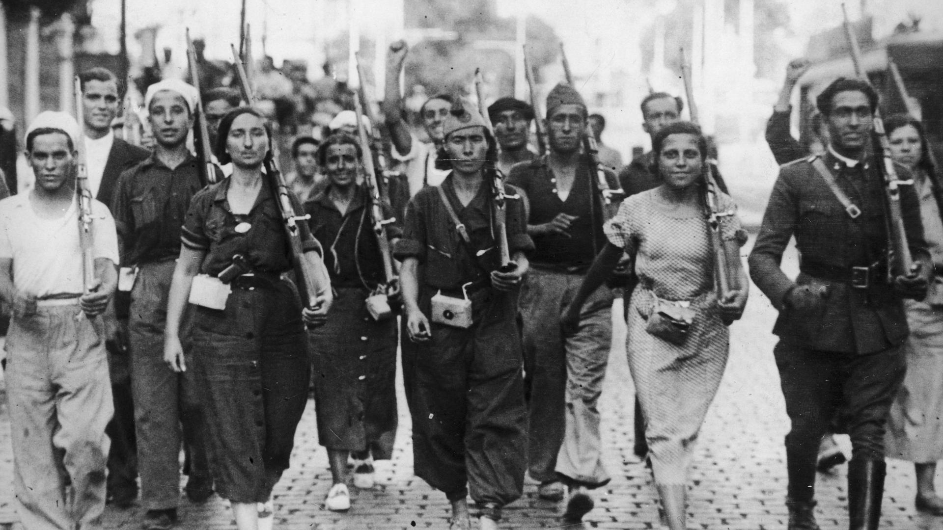 Republikanische Kämpfer zu Beginn des Spanischen Bürgerkriegs 1936