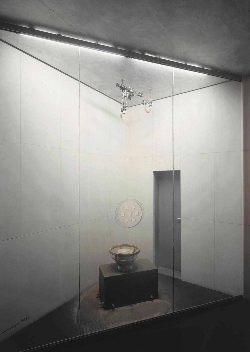 Rauminstallation in der Hamburger Kunsthalle: Bogomir Eckers "Tropfsteinmaschine". Rauminstallation in der Hamburger Kunsthalle: Bogomir Eckers "Tropfsteinmaschine".