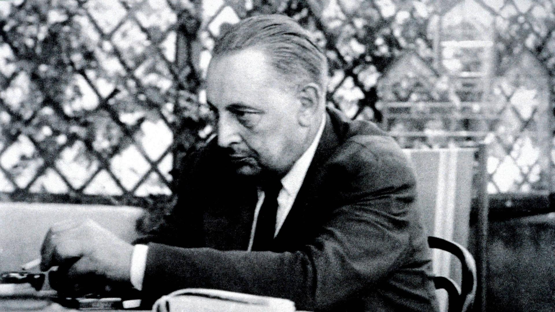 Der Schriftsteller Giuseppe Tomasi di Lampedusa in den späten 1940er-Jahren Der Schriftsteller Giuseppe Tomasi di Lampedusa in den späten 1940er-Jahren