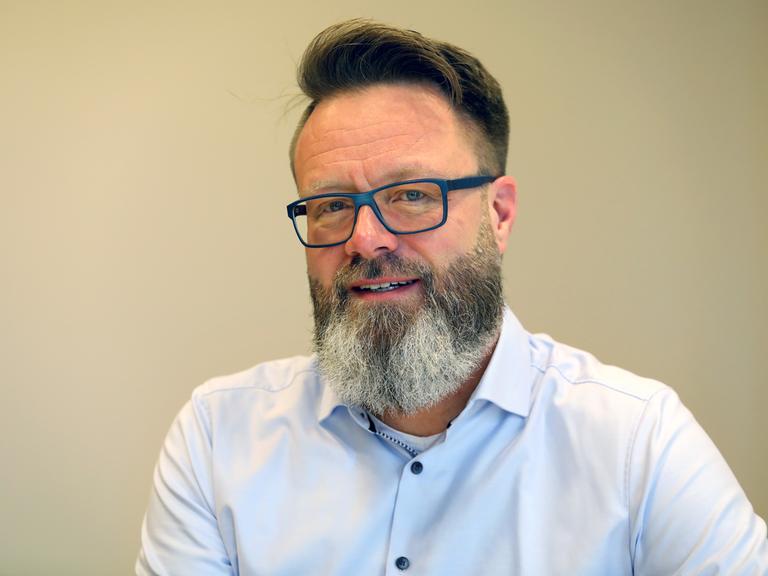 Porträt von Rostocks Oberbürgermeister Claus Ruhe Madsen