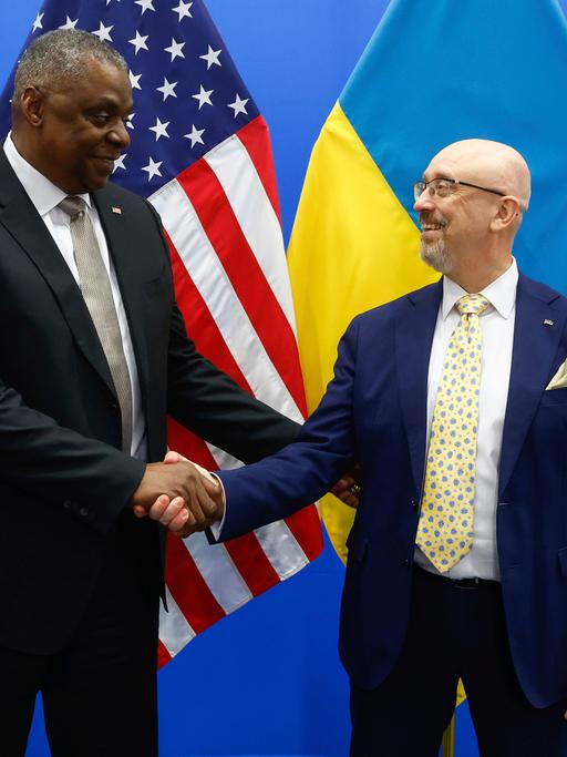 US-Verteidigungsminister Lloyd J. Austin III und der ukrainische Verteidigungsminister Oleksij Resnikow