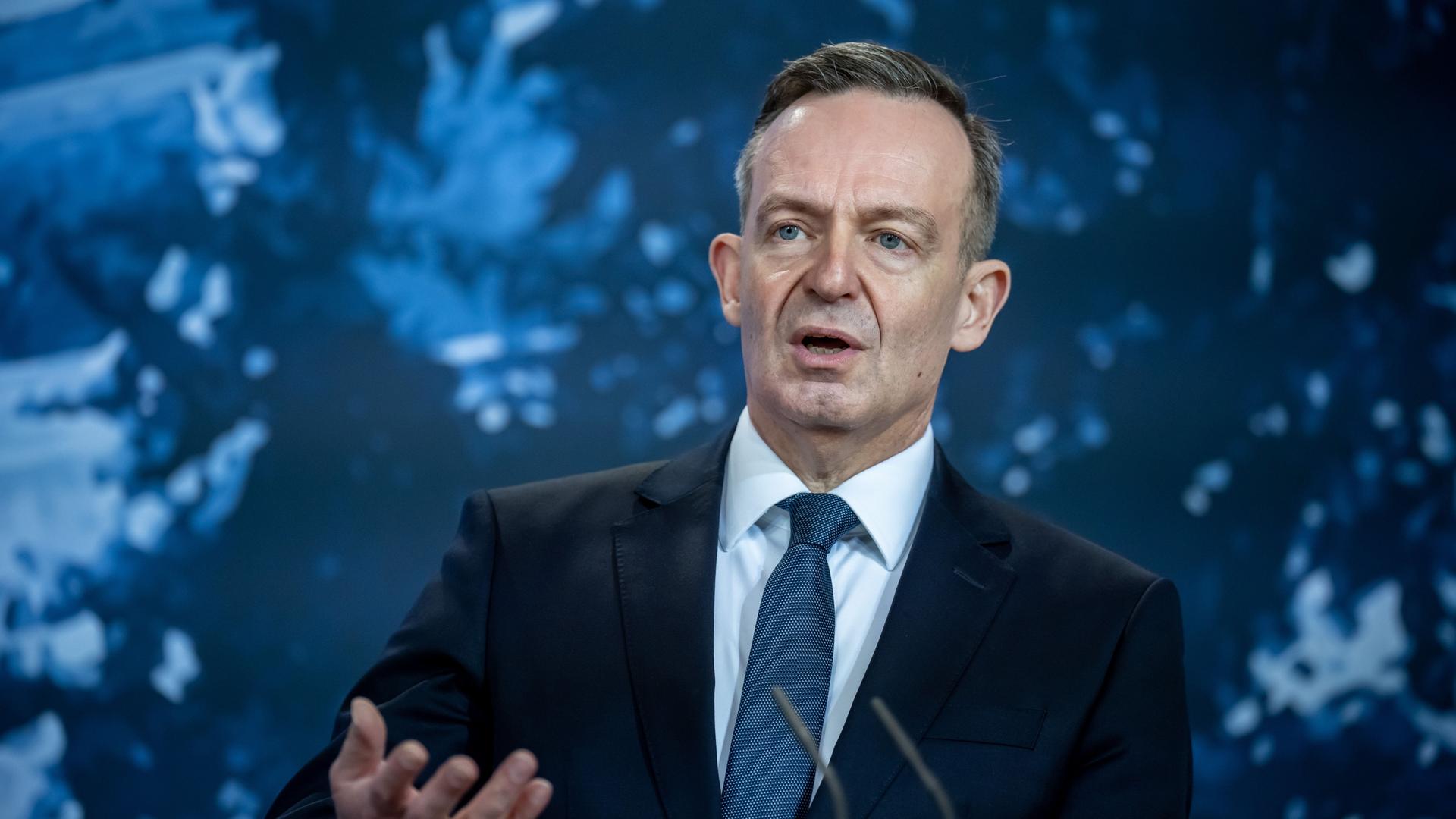 Volker Wissing (FDP), Bundesminister für Verkehr und Digitales, spricht bei einem Pressestatement vor der Klausurtagung des Bundeskabinetts. Volker Wissing (FDP), Bundesminister für Verkehr und Digitales, spricht bei einem Pressestatement vor der Klausurtagung des Bundeskabinetts.