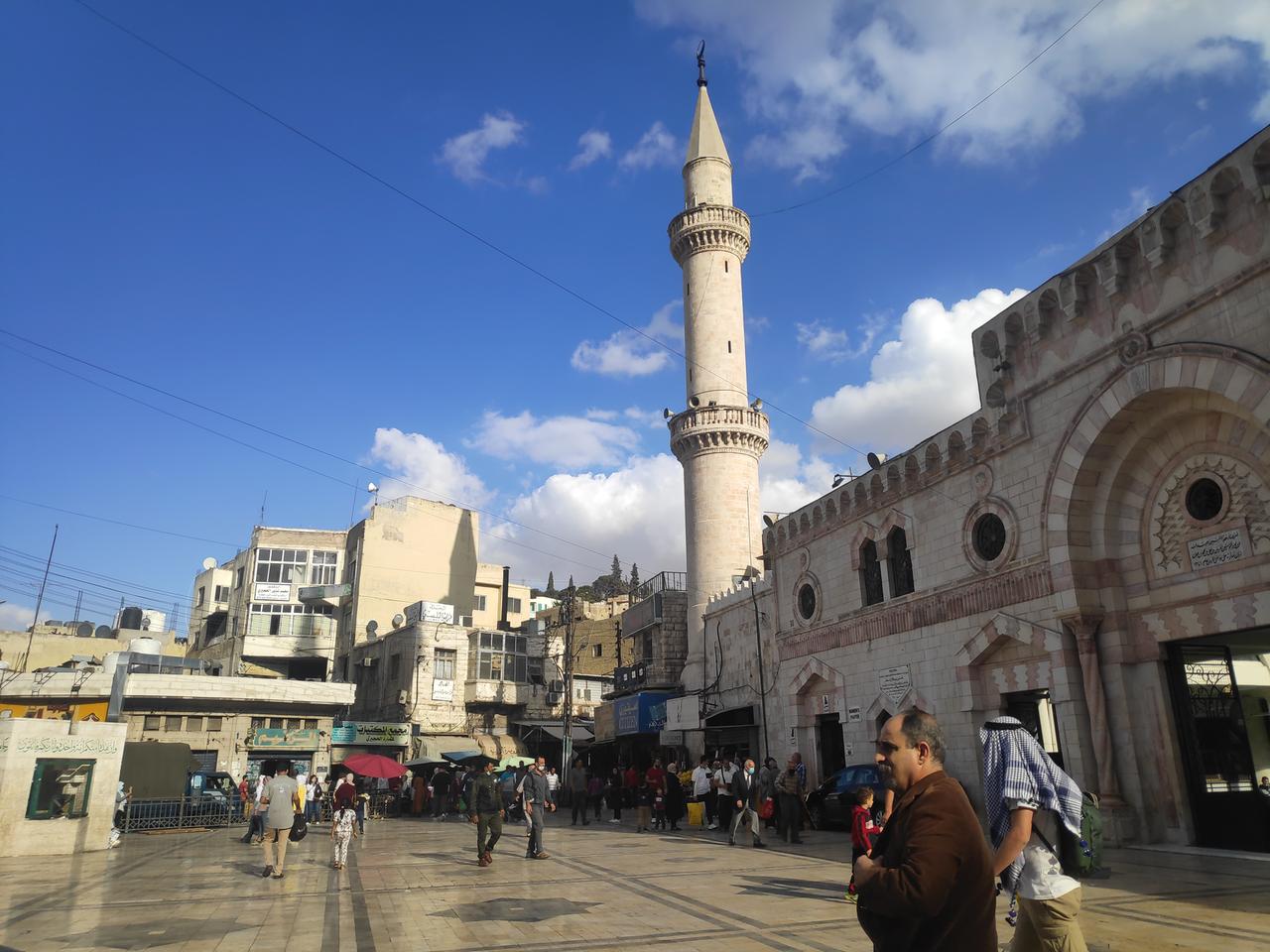 Zu sehen ist eine Straßenszene im Zentrum von Amman. Zu sehen ist eine Straßenszene im Zentrum von Amman.