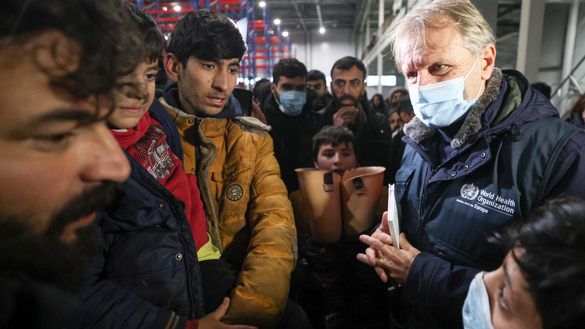WHO-Direktor für gesundheitliche Notlagen in der Europäischen Region, Gerald Rockenschaubat, in einem Flüchtlingscamp in Belarus WHO-Direktor für gesundheitliche Notlagen in der Europäischen Region, Gerald Rockenschaubat, in einem Flüchtlingscamp in Belarus