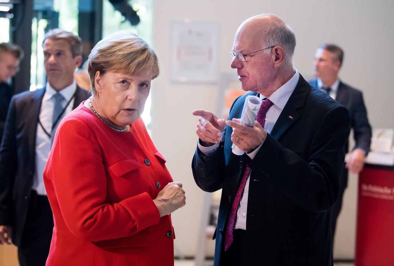 27.09.2018, Berlin: Bundeskanzlerin Angela Merkel (CDU) und Norbert Lammert, Vorsitzender der Konrad-Adenauer-Stiftung