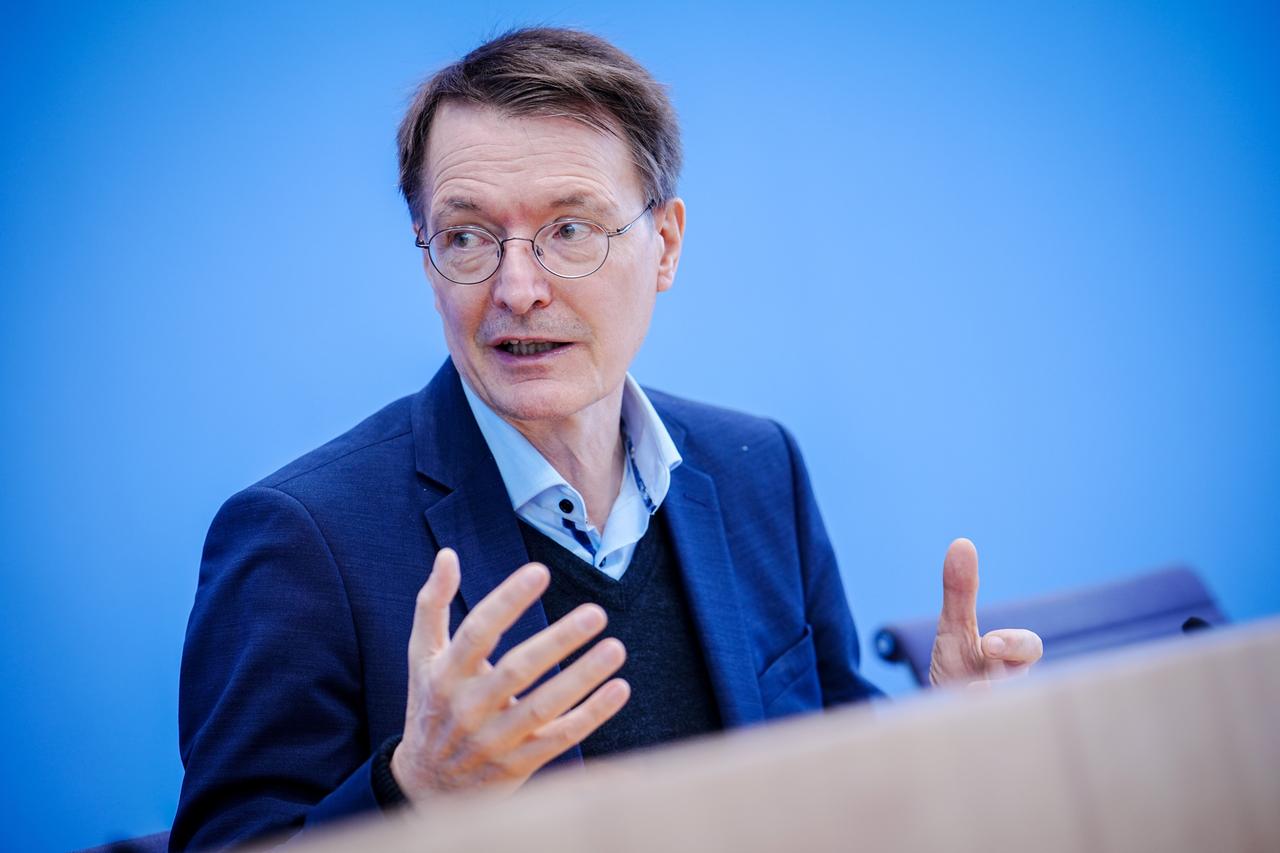 Karl Lauterbach (SPD), Bundesminister für Gesundheit, gibt eine Pressekonferenz zur aktuellen Corona-Lage. Karl Lauterbach (SPD), Bundesminister für Gesundheit, gibt eine Pressekonferenz zur aktuellen Corona-Lage.
