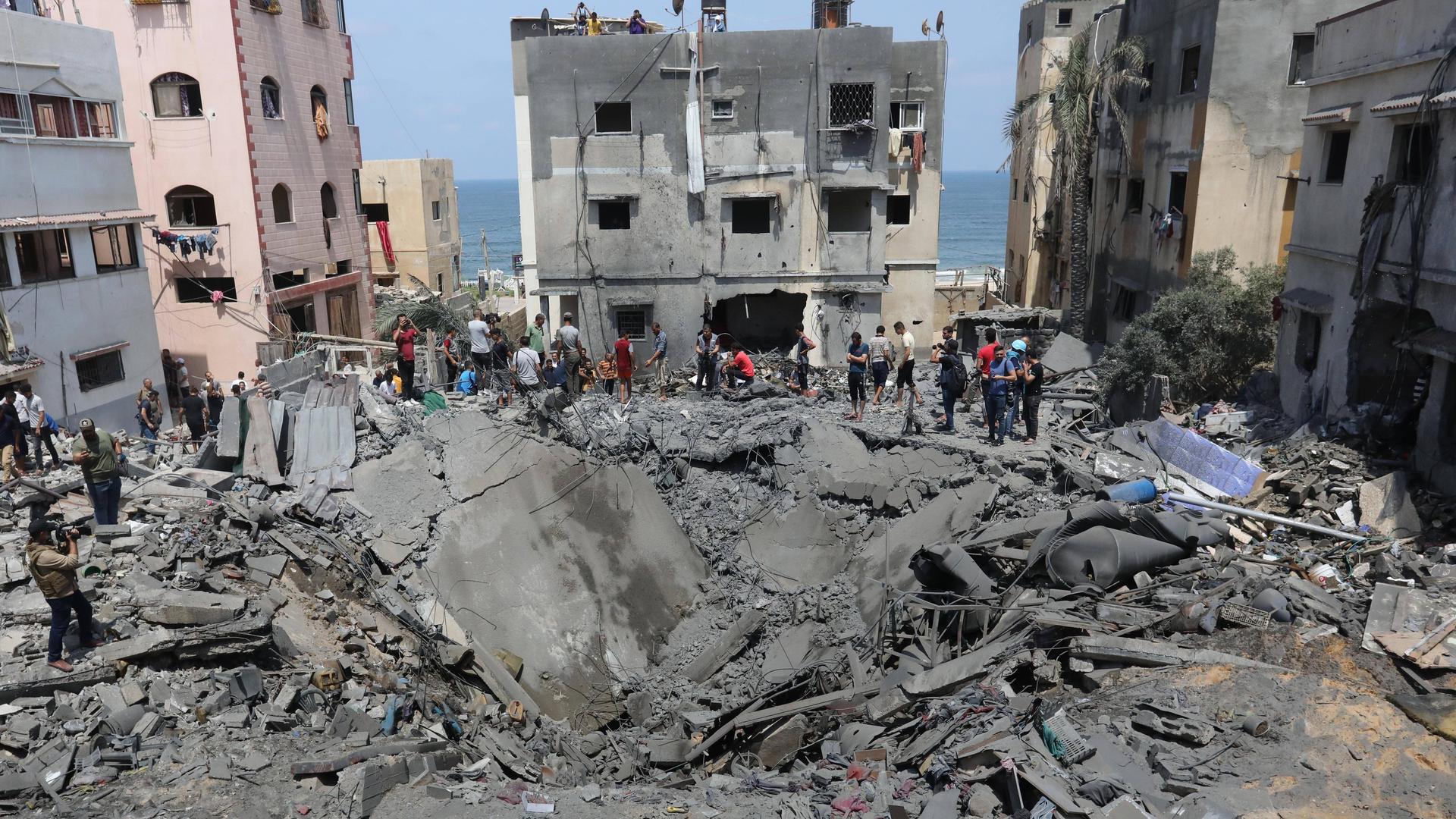 Das Foto aus dem Gazastreifen zeigt die Ruinen eines Gebäudes, das bei einem israelischen Luftangriff zerstört wurde. Das Foto aus dem Gazastreifen zeigt die Ruinen eines Gebäudes, das bei einem israelischen Luftangriff zerstört wurde.