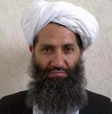 Mann mit Turban und langem Bart: Taliban Akhundzada Mann mit Turban und langem Bart: Taliban Akhundzada