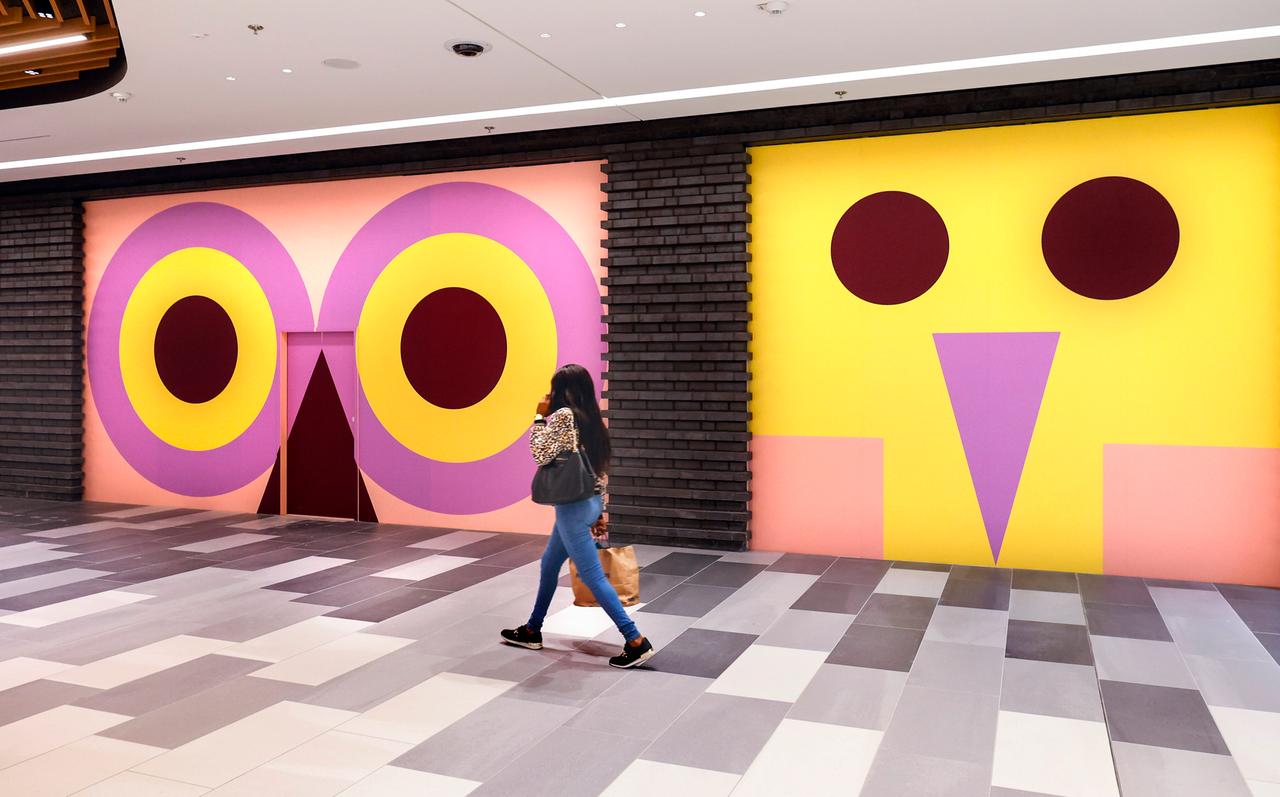 Die Kunstwerke The Potsdamer Platz Birds von Damien Poulain stehen im Untergeschoss der renovierten ehemaligen Potsdamer Platz Arkaden. Die neue Mall mit dem Namen The Playce im Stil einer Markthalle wird auf drei Etagen internationale Marken und Dienstleister anbieten. Die Kunstwerke The Potsdamer Platz Birds von Damien Poulain stehen im Untergeschoss der renovierten ehemaligen Potsdamer Platz Arkaden. Die neue Mall mit dem Namen The Playce im Stil einer Markthalle wird auf drei Etagen internationale Marken und Dienstleister anbieten.