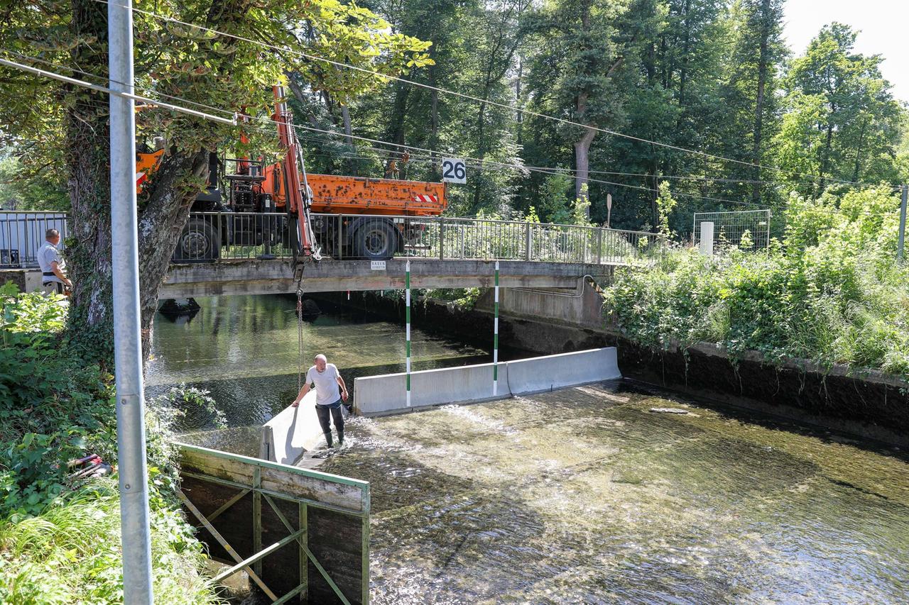 Sperrung Eiskanal, Kanu, Welmeisterschaft 2022, ICF, 19.07.2022 Augsburg Bayern Deutschland *** Blockage Eiskanal, canoe Sperrung Eiskanal, Kanu, Welmeisterschaft 2022, ICF, 19.07.2022 Augsburg Bayern Deutschland *** Blockage Eiskanal, canoe