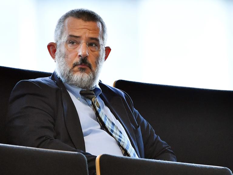 Stephan Kramer, Präsident des Amtes für Verfassungsschutz von Thüringen, sitzt in der Bank des Thüringer Landtags, 2019.