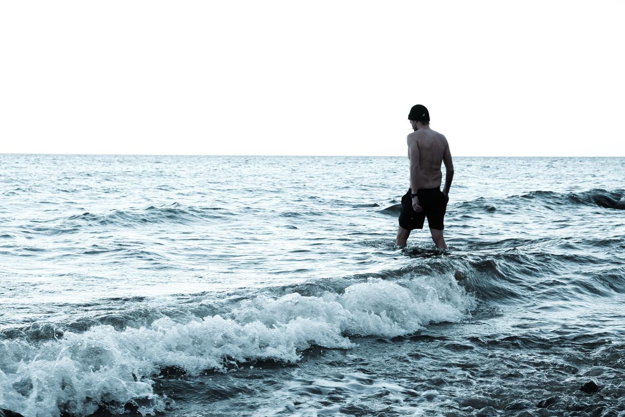 Bad in der Ostsee bei sechs Grad Wassertemperatur. Bad in der Ostsee bei sechs Grad Wassertemperatur.
