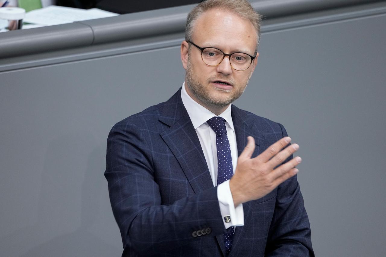 FDP-Politiker Michael Kruse spricht im Bundestag zum Ausbau erneuerbarer Energien und zum Energiewirtschaftsrecht. FDP-Politiker Michael Kruse spricht im Bundestag zum Ausbau erneuerbarer Energien und zum Energiewirtschaftsrecht.