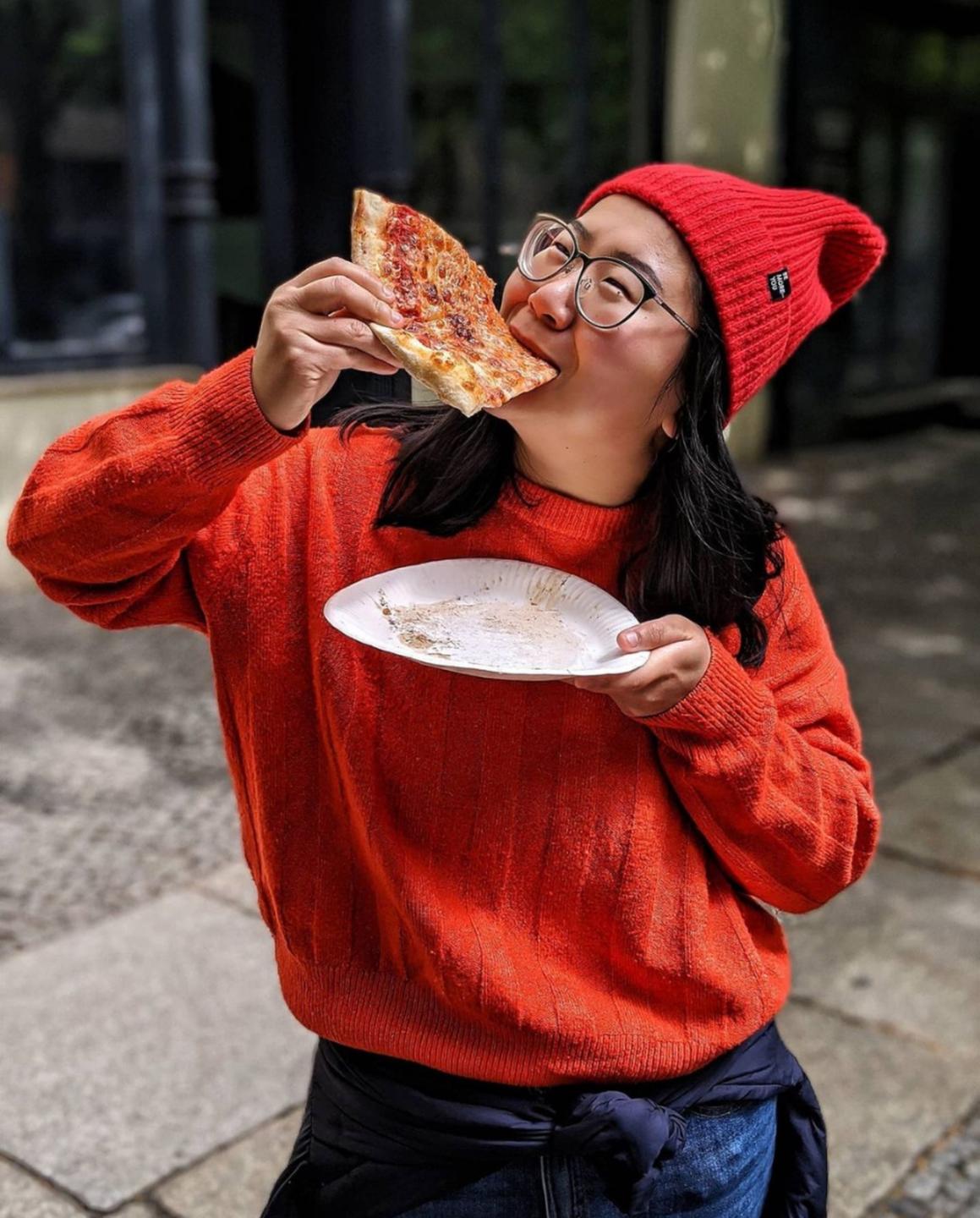 Die Influencerin Sissi Chen ist ein Stück Pizza.