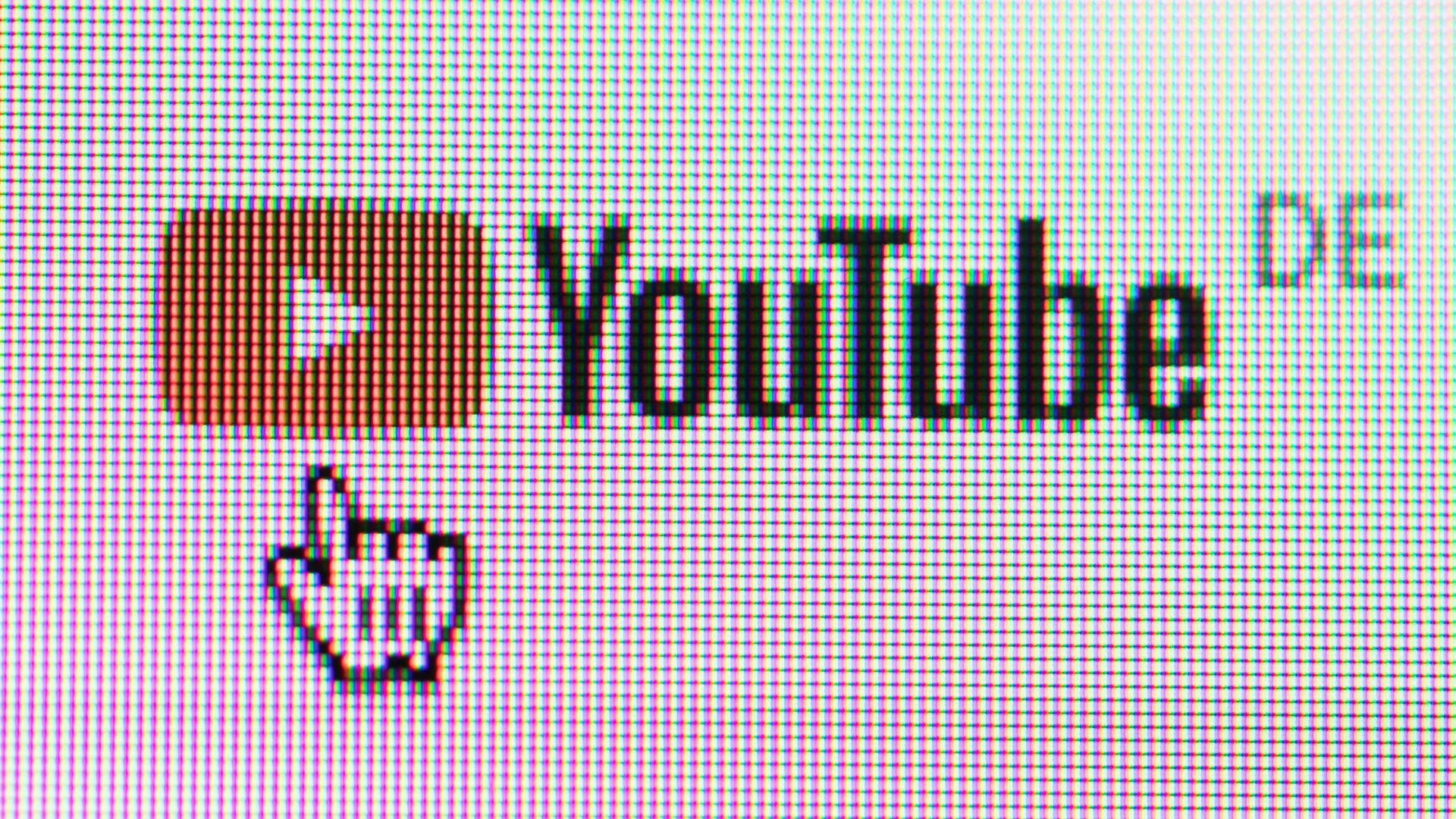 Ein Mauszeiger zeigt auf das Logo von YouTube. Ein Mauszeiger zeigt auf das Logo von YouTube.