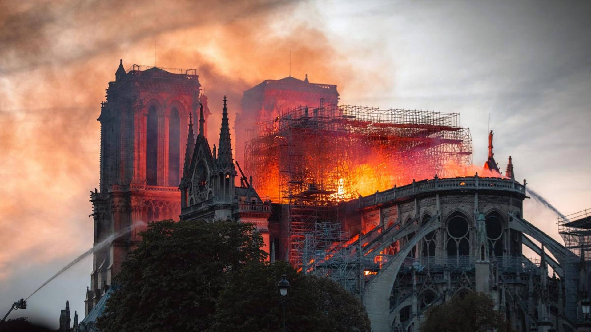 Neu im Kino: „Notre-Dame in Flammen“ - Ein Brand, der die Welt in Atem