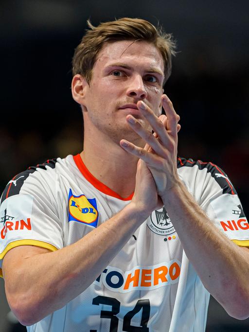 Handball-Nationalspieler Rune Dahmke während eines Länderspiels