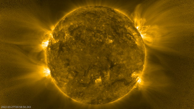 UV-Aufnahme der Sonne aus nur 32 Millionen Kilometern Abstand – das leuchtende Gas ist eine Million Grad heiß. 