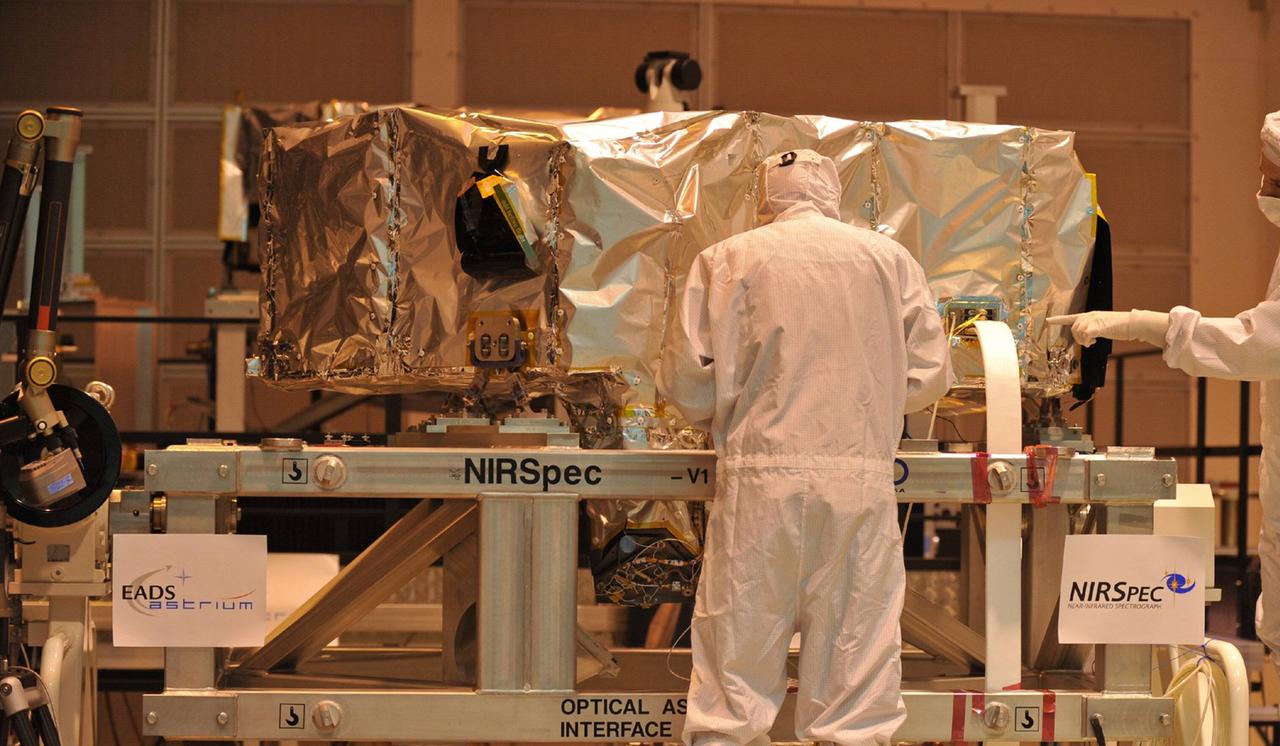 Arbeiten am wichtigsten Instrument des JWST, dem NIRSpec Arbeiten am wichtigsten Instrument des JWST, dem NIRSpec