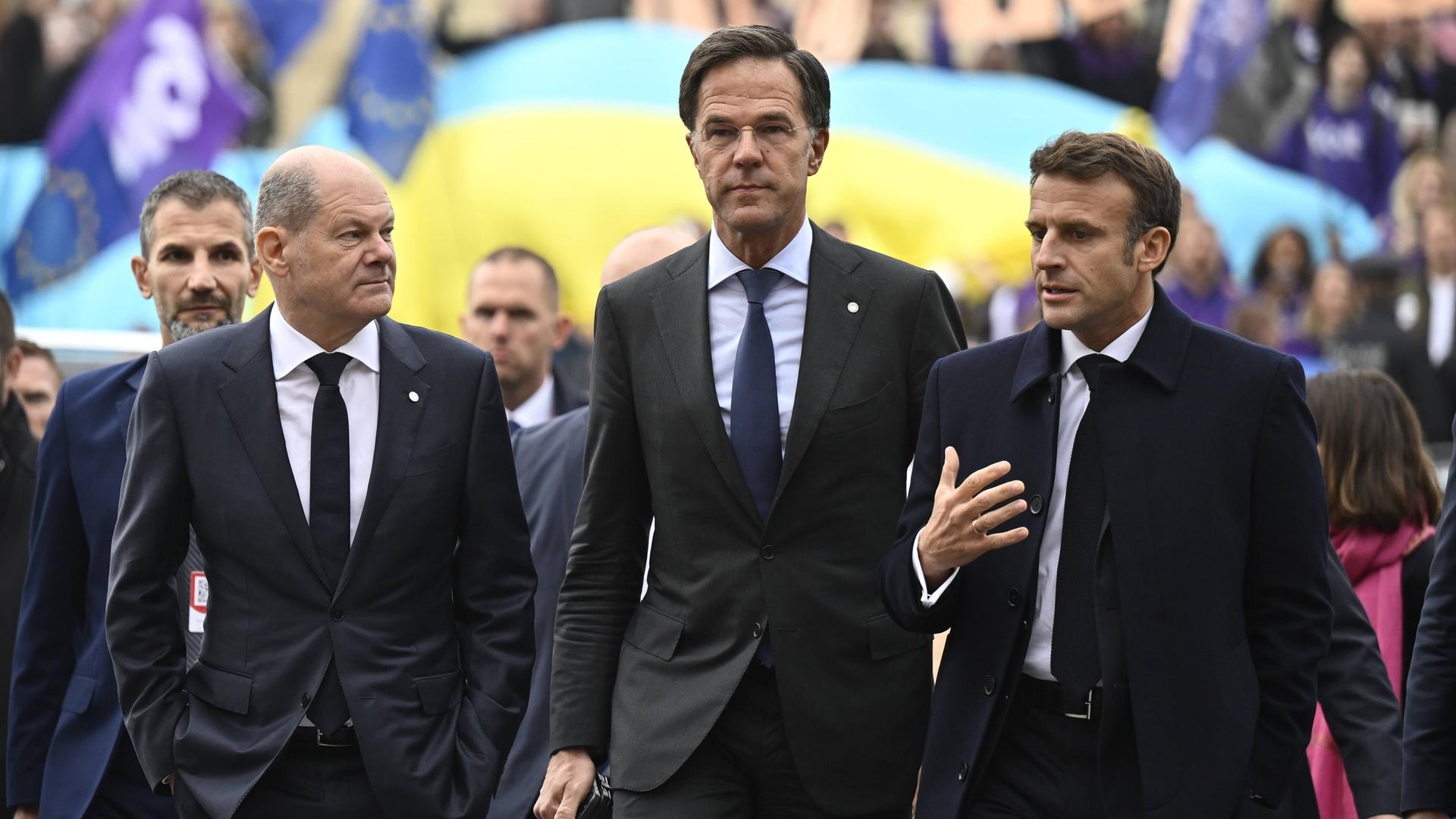Beginn des informellen EU-Gipfel am 7.10.2022 in Prag, hier mit Bundeskanzler Olaf Scholz, dem niederländischen Premier Mark Rutte und Frankreichs Präsident Emmanuel Macron Beginn des informellen EU-Gipfel am 7.10.2022 in Prag, hier mit Bundeskanzler Olaf Scholz, dem niederländischen Premier Mark Rutte und Frankreichs Präsident Emmanuel Macron
