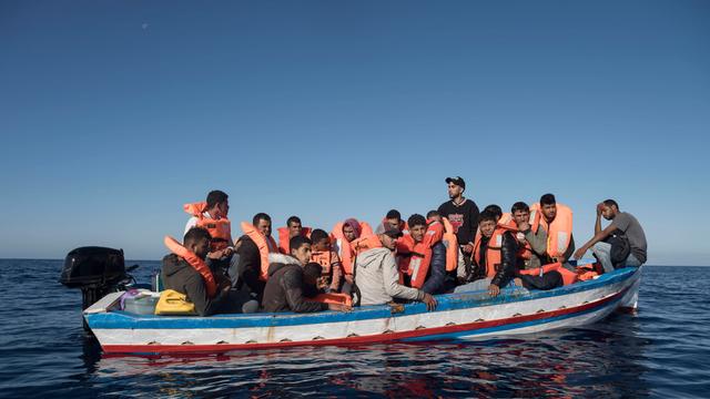 Ein Migrantenboot auf dem Mittelmeer kurz vor Malta. 