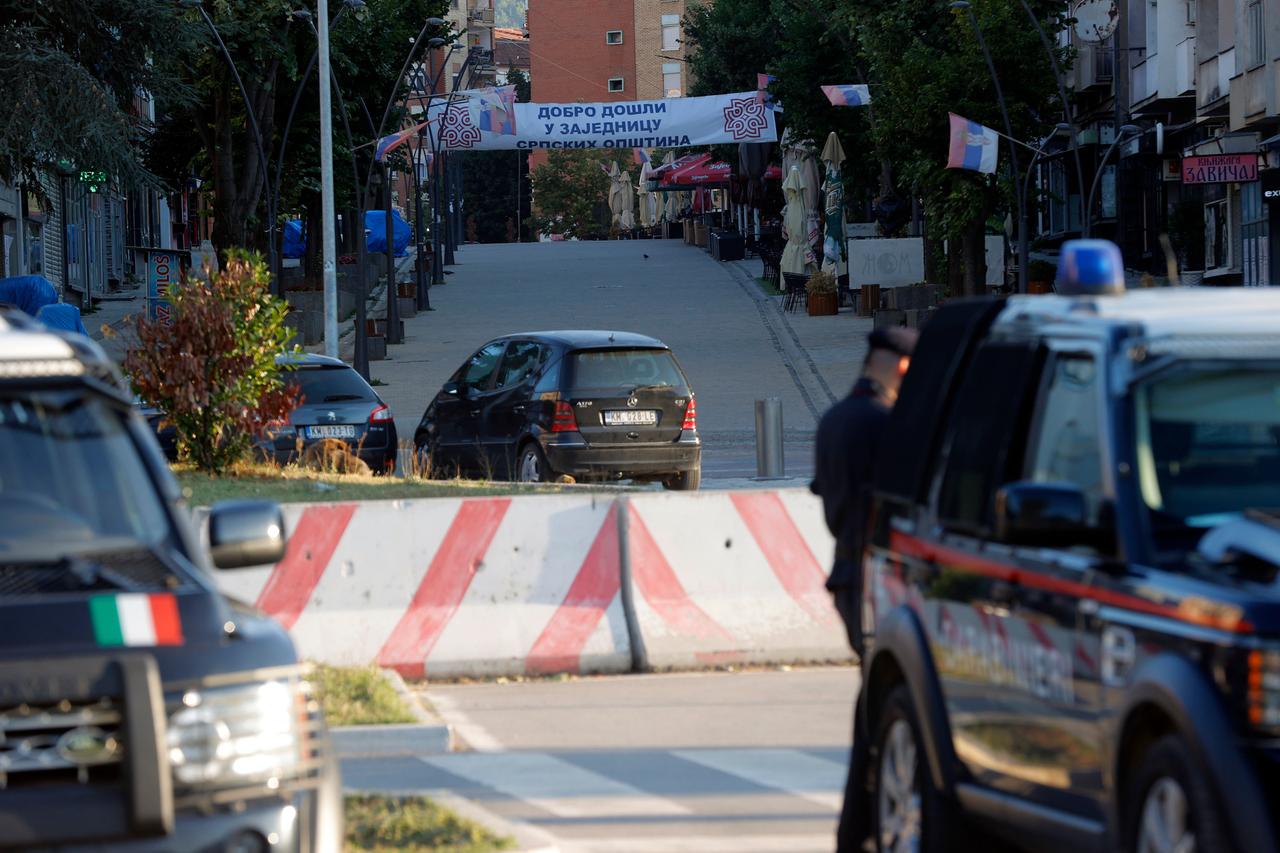 Italian Carabinieri are standing next to the bridge Ibra which separates Albanians and Serbs in Kosovska Mitrovica, Kosovo on August 1, 2022. Due to the decision of the Government of Kosovo, which was supposed to come into force on August 1 at midnight, Serbs in the north of Kosovo blocked the roads to the border crossings with Serbia, Jarinje and Brnjak, on July 31. The situation calmed down during the night because the decision of the Kosovo government was temporarily suspended for a month. Photo: Valdrin Xhemaj/PIXSELL Italian Carabinieri are standing next to the bridge Ibra which separates Albanians and Serbs in Kosovska Mitrovica, Kosovo on August 1, 2022. Due to the decision of the Government of Kosovo, which was supposed to come into force on August 1 at midnight, Serbs in the north of Kosovo blocked the roads to the border crossings with Serbia, Jarinje and Brnjak, on July 31. The situation calmed down during the night because the decision of the Kosovo government was temporarily suspended for a month. Photo: Valdrin Xhemaj/PIXSELL