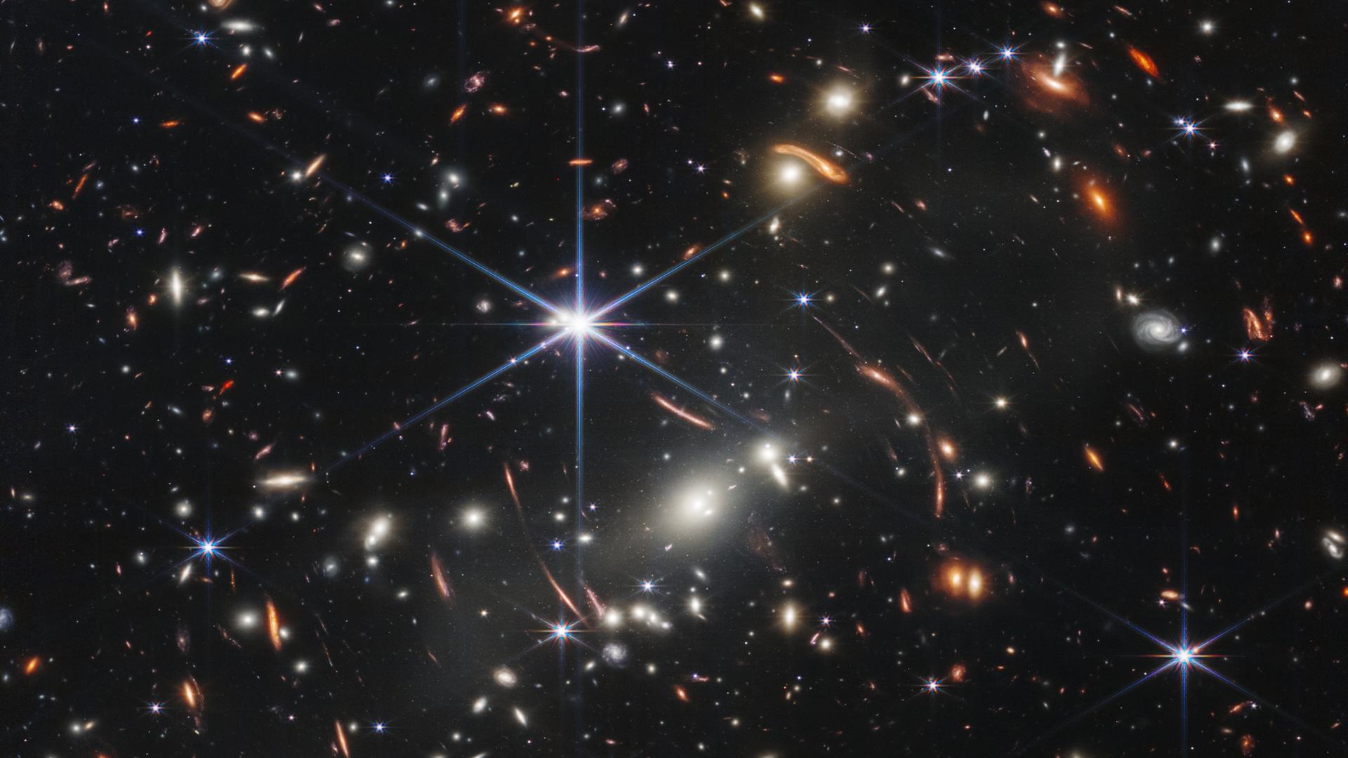 Galaxienhaufen mit spektakulärem Gravitationslinseneffekt: SMACS 0723 Galaxienhaufen mit spektakulärem Gravitationslinseneffekt: SMACS 0723